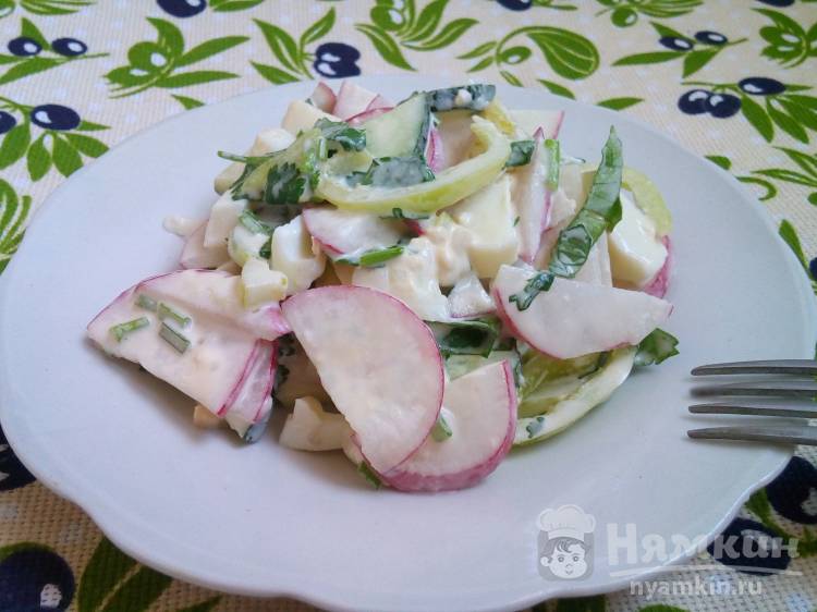 Овощной салат с редисом и болгарским перцем