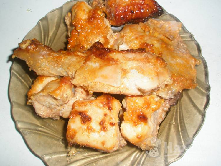 Запеченный цыпленок в майонезе и томате с чесноком