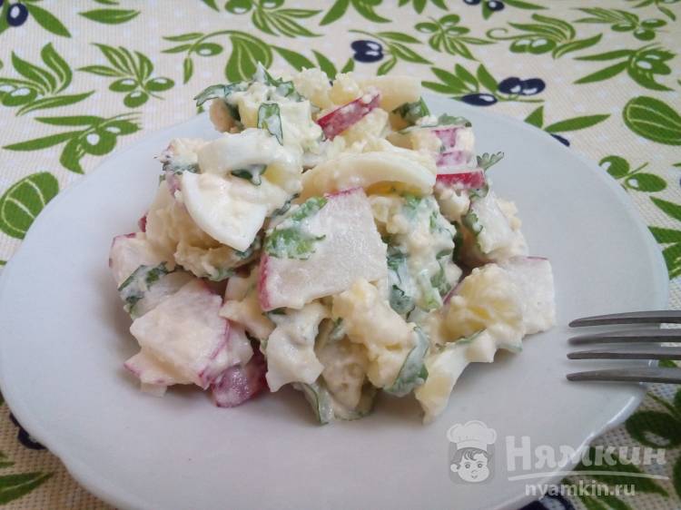 Картофельный салат с редисом и яйцом