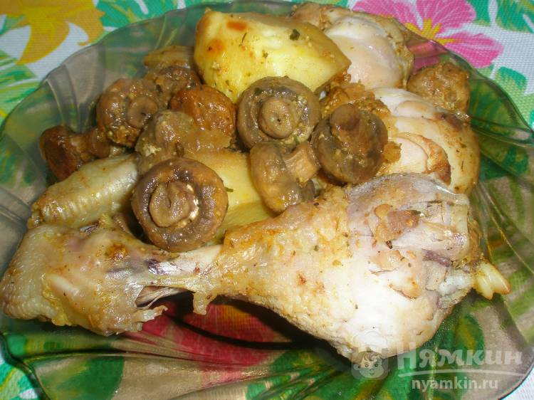 Куриные голени с картошкой и шампиньонами с приправой в пакете для запекания