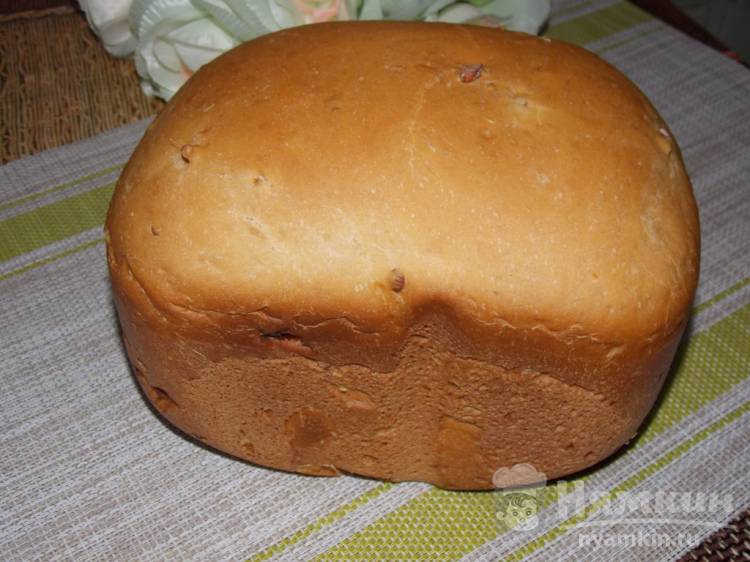 Сладкий хлеб на воде с курагой и фундуком в хлебопечке