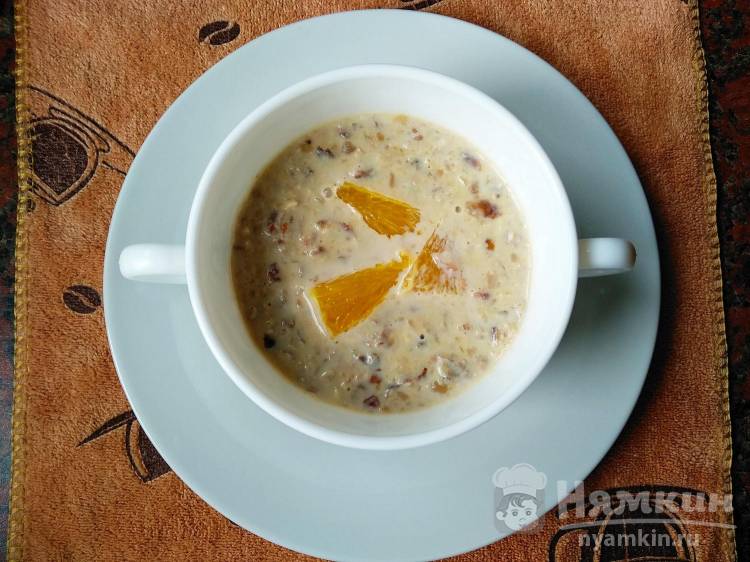 Сладкий ореховый суп на молоке с апельсином и изюмом