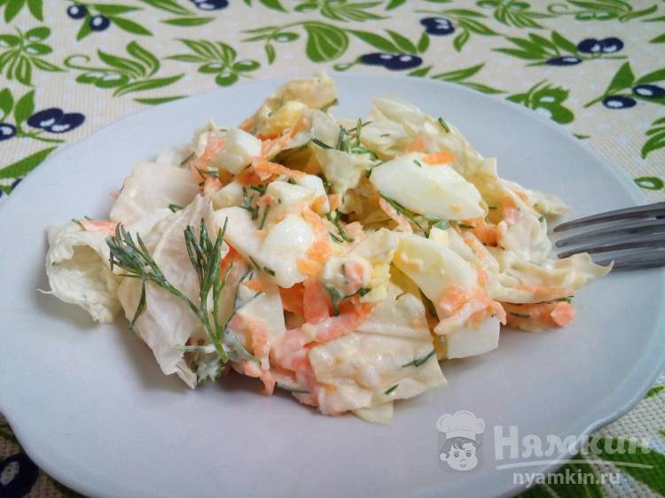 Салат из пекинской капусты с морковью и яйцом