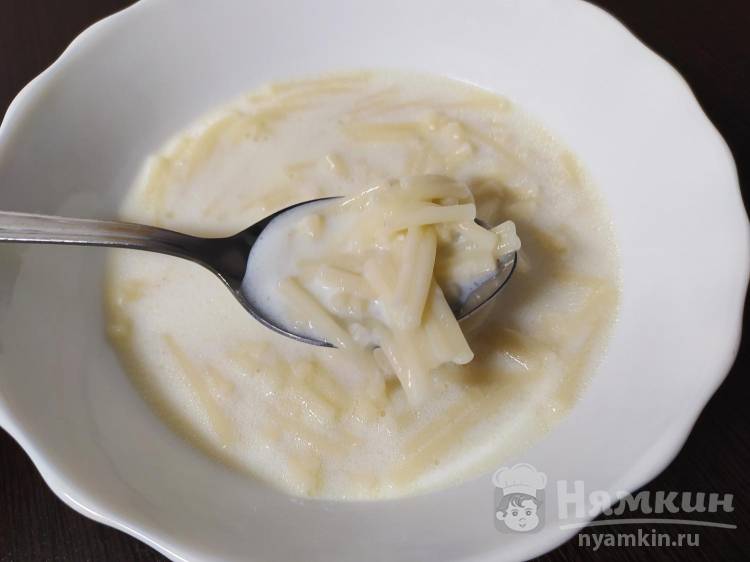 Суп-лапша на молоке с маслом