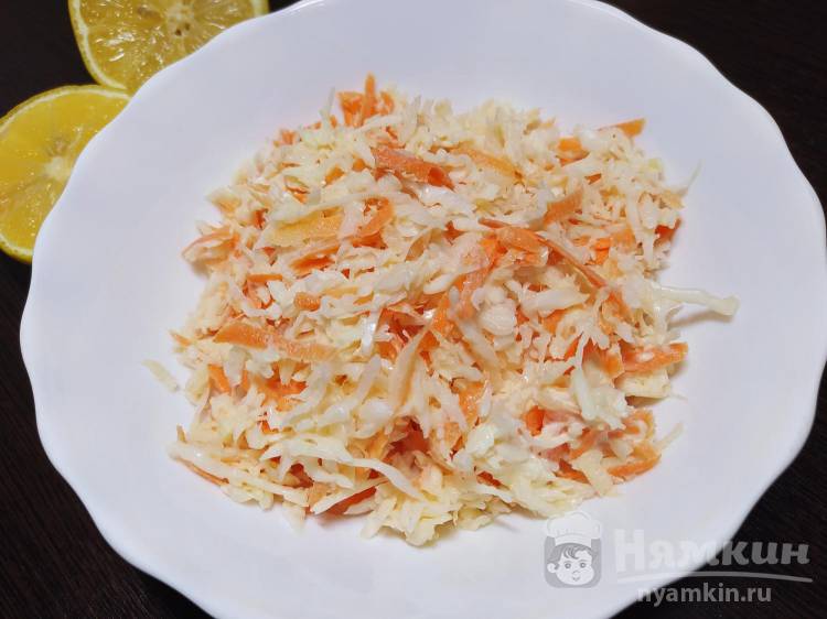 Салат витаминный с капустой, морковью и чесноком на майонезе