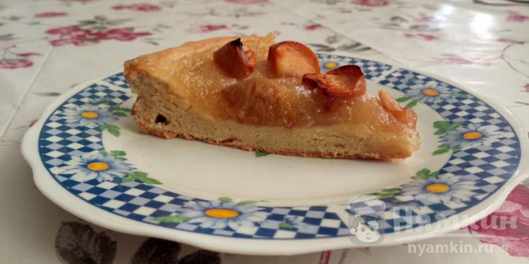 Сладкий пирог на рассоле с яблочным повидлом