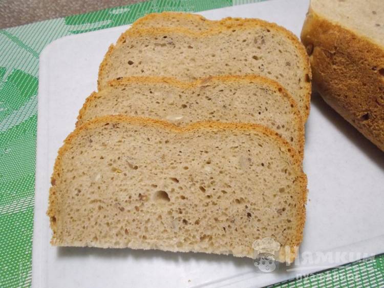 Домашний хлеб с семенами в хлебопечке