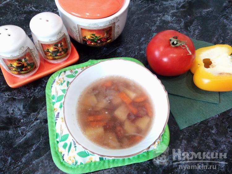 Суп на курином бульоне с консервированной фасолью и овощами