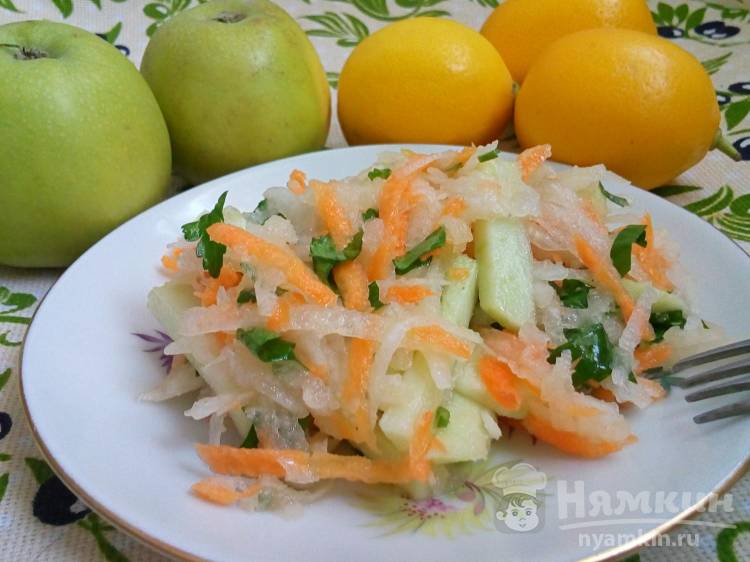 Салат из дайкона с яблоком и морковью