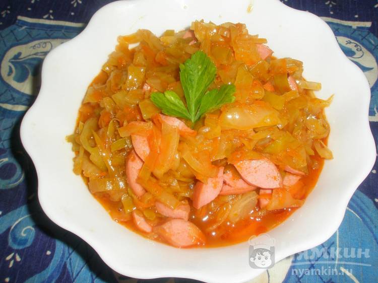 Тушеная капуста с сосисками, пошаговый рецепт на ккал, фото, ингредиенты - Лоранталаса