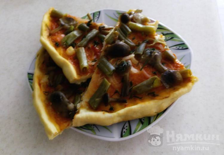 Постная пицца с грибами и стручковой фасолью
