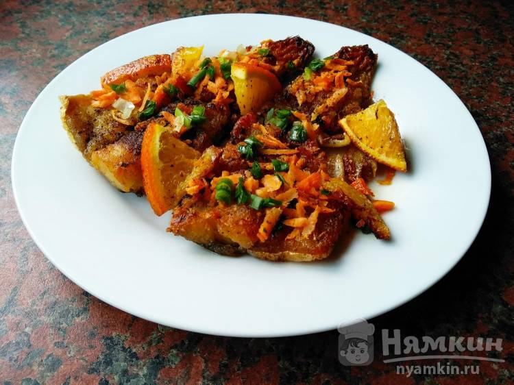 Как приготовить Рыба тушеная с морковью и луком на сковороде рецепт пошагово