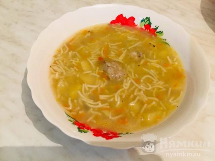Простой вермишелевый суп с фрикадельками