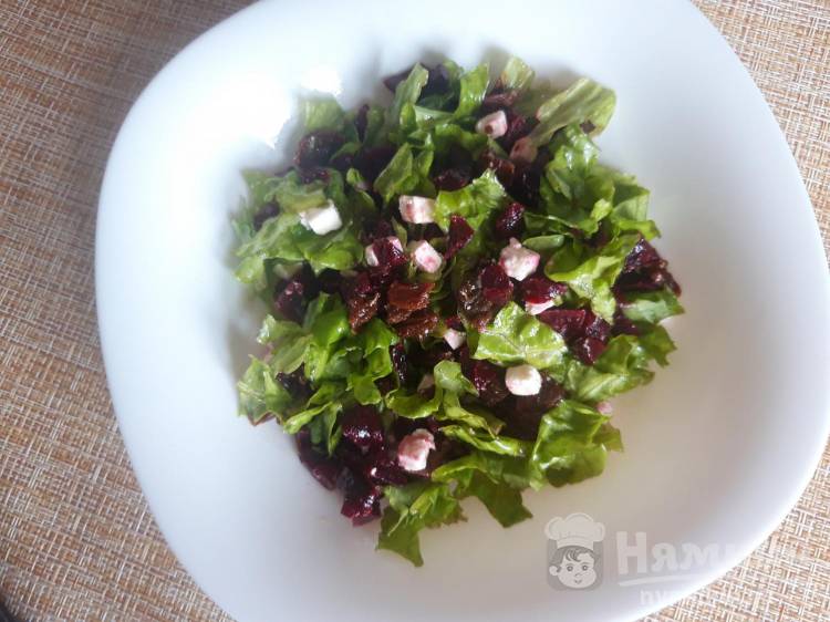 Салат со свеклой: рецепт блюда за 20 минут
