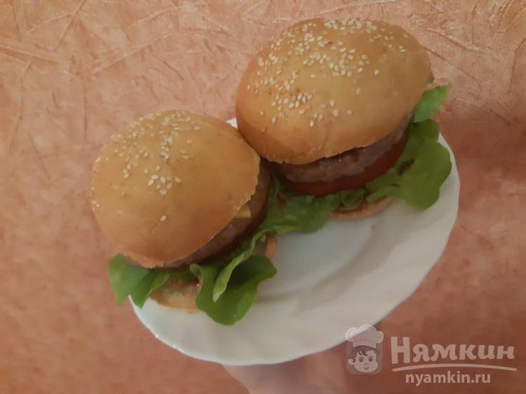 Вкусные гамбургеры с котлетой в домашних условиях