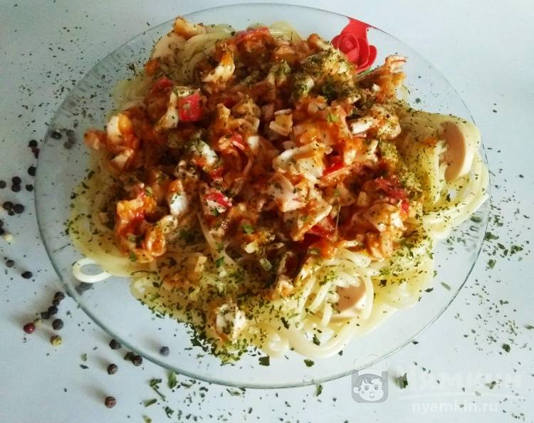 Спагетти с подливой из крабовых палочек
