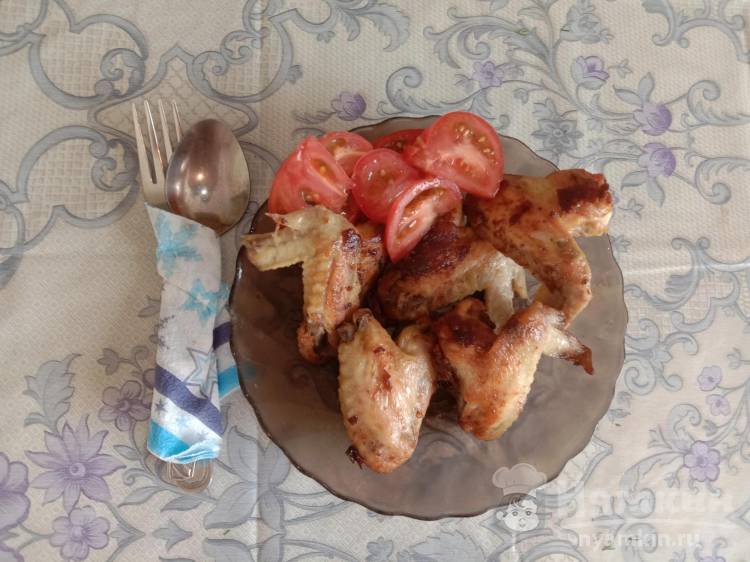 Куриные крылышки в майонезе с чесноком на сковороде