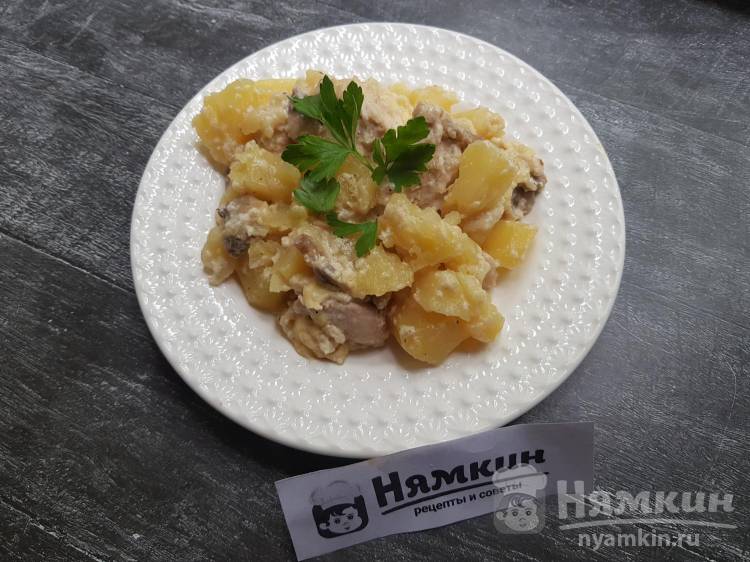 Куриная грудка с картофелем и грибами в сливочном соусе в духовке
