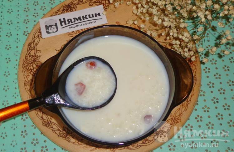 Молочный рисовый суп с изюмом