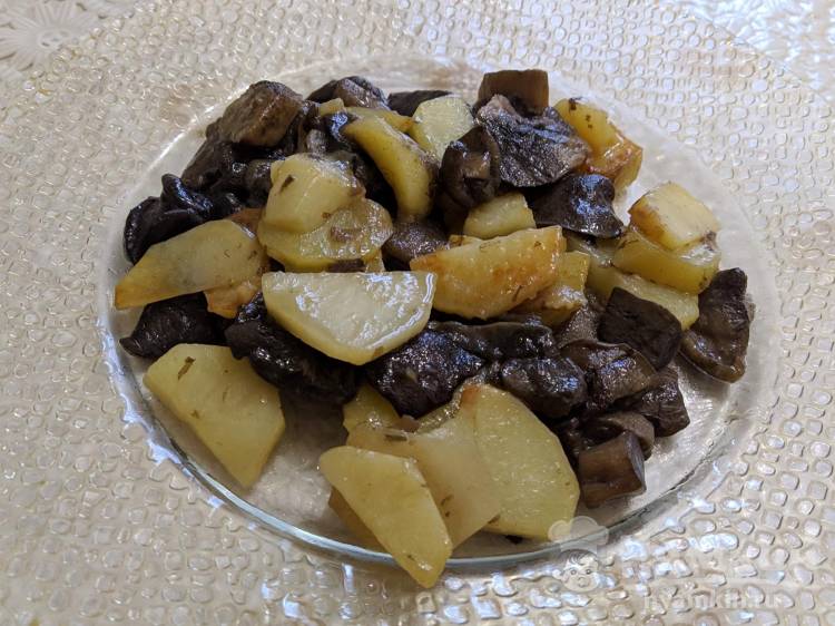 Жареная картошка с грибами замороженными