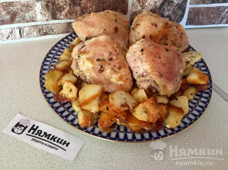 Бёдра куриные с запечённым  картофелем по-домашнему с базиликом