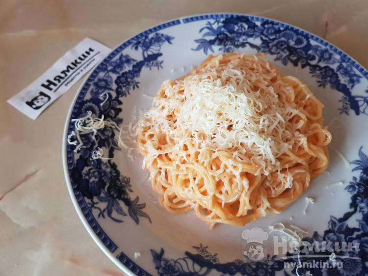 Спагетти в сметанно-сырном соусе