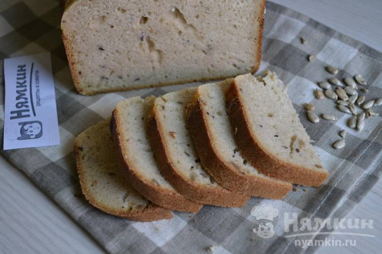 Хлеб на ржаной закваске с семечками и семенами льна в хлебопечке