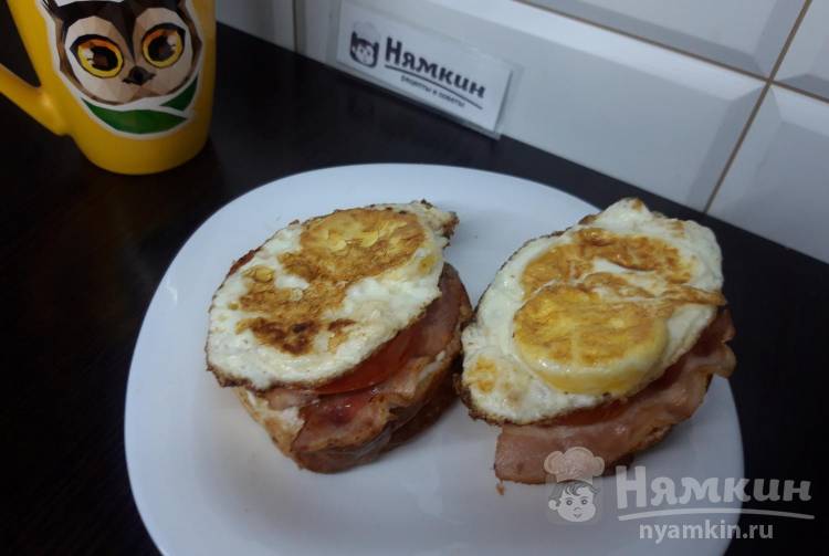 Бутерброды на завтрак с беконом и яйцом