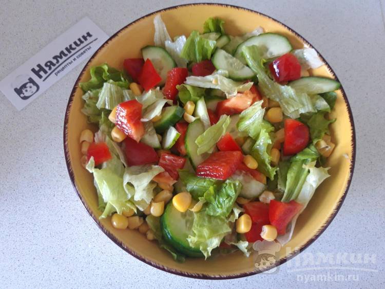 Летний салат из овощей с кукурузой