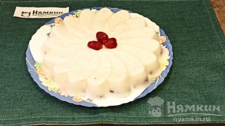 Творожный десерт на желатине с домашней клубникой