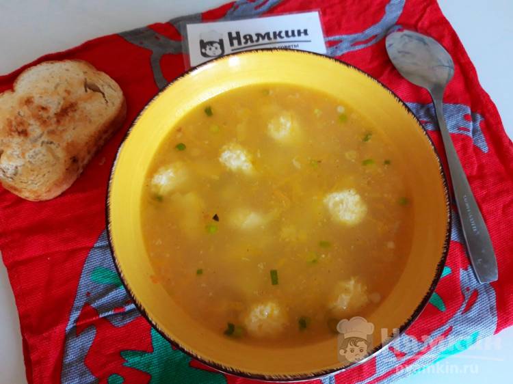 Суп с сырными шариками на курином бульоне