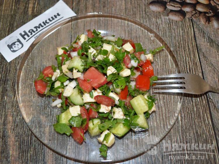 Легкий салат с брынзой и рукколой