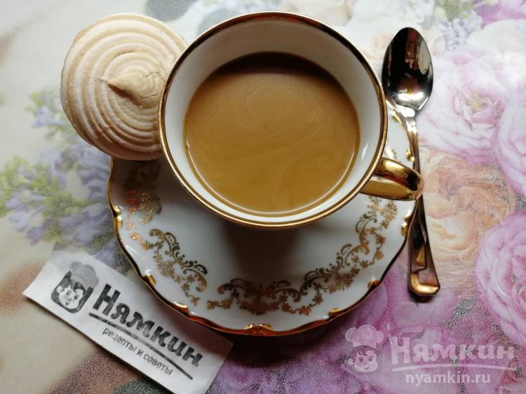 Кофе со специями и сливками в турке