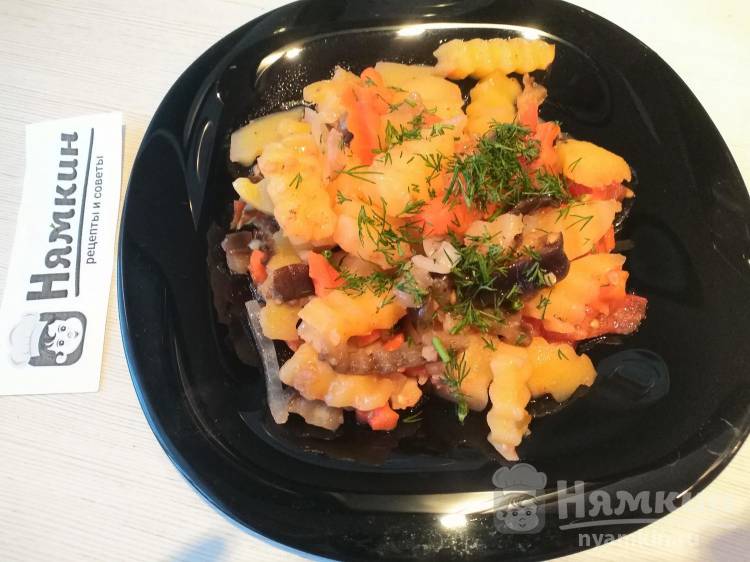 Картошка с баклажанами и морковью в духовке