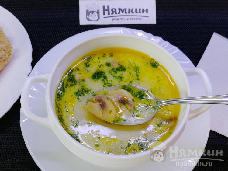 Сырный крем-суп с грибами и курицей