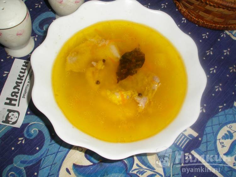 Куриный суп с овощами и обжаренным рисом