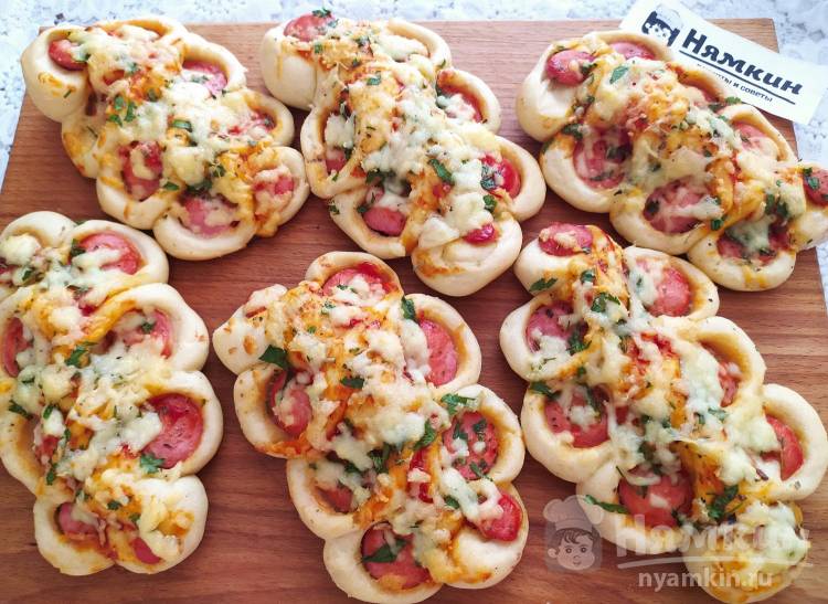 Пицца с сосисками и сыром в духовке рецепт фото пошагово и видео