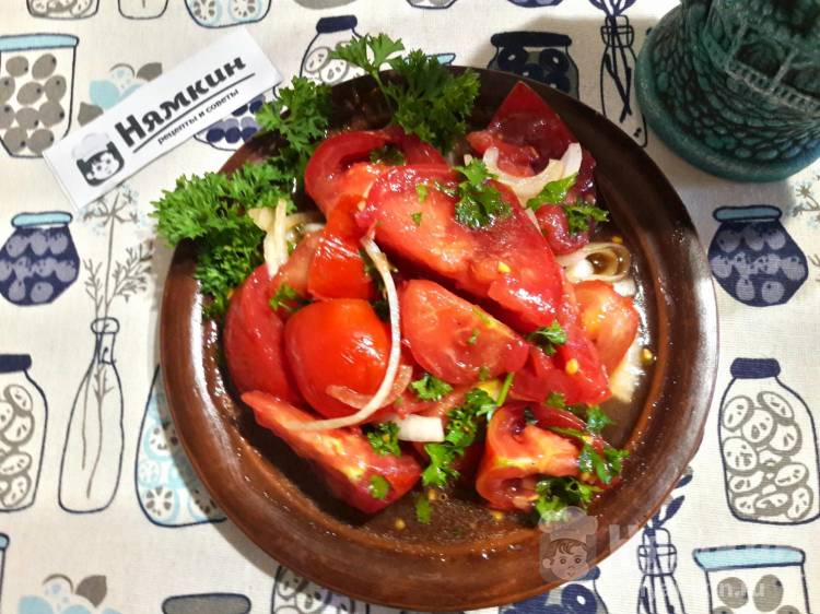 Маринованные помидоры с луком и растительным маслом на зиму
