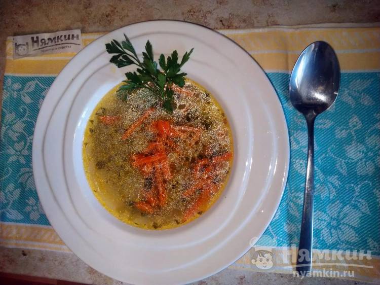Постный овощной суп с зеленым горохом и зеленью