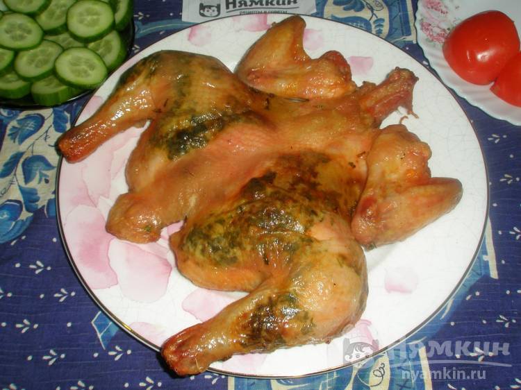 Запеченный цыпленок со свежей петрушкой и чесноком