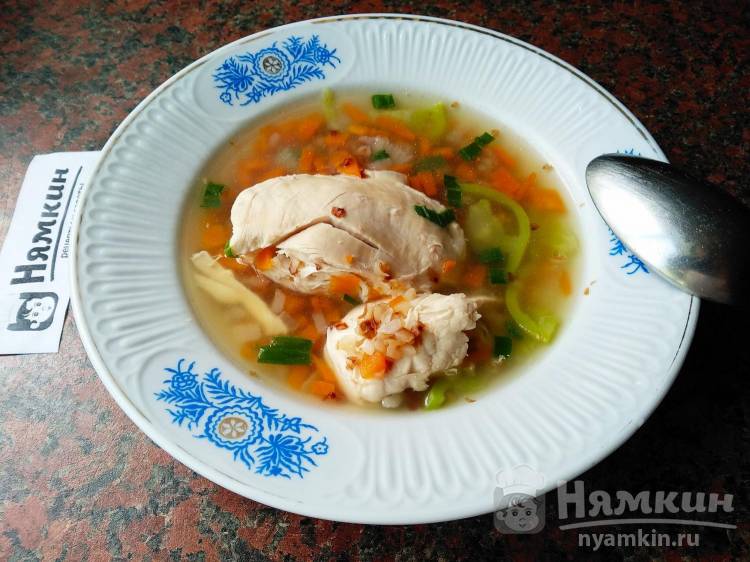 Легкий куриный суп с овощами и гречкой