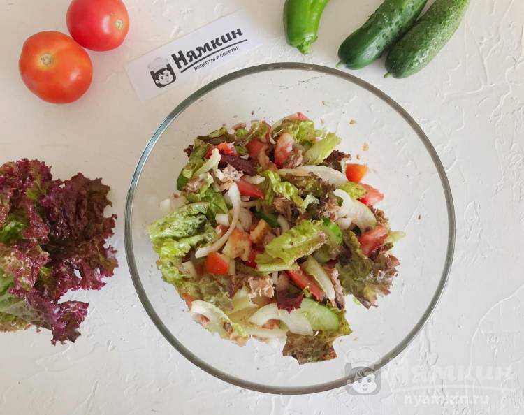Овощной салат с консервированным тунцом без майонеза