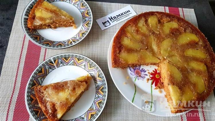Пошаговый фоторецепт: яблочный пирог с карамелью на сковороде
