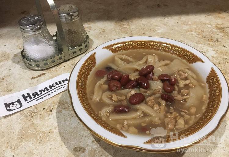 Армянский суп с фасолью, домашней лапшой и грецкими орехами