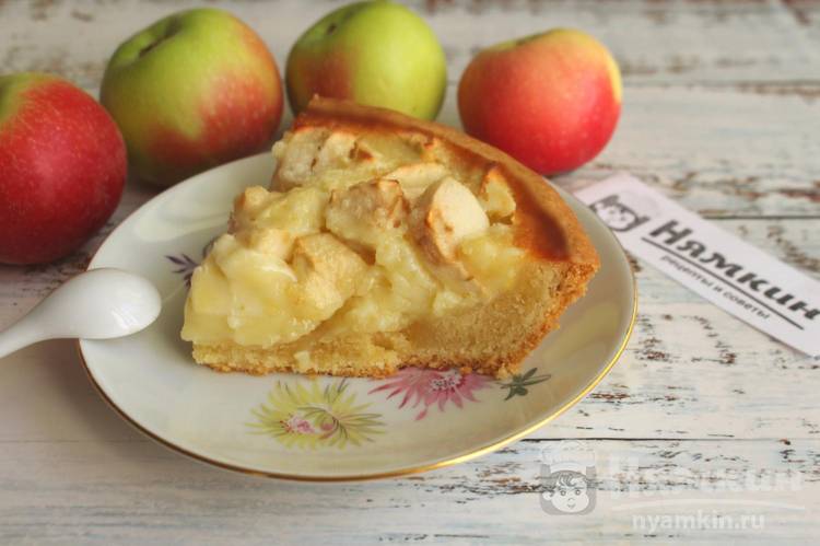 Нежный яблочный пирог со сметанной заливкой - быстрая выпечка на Яблочный Спас