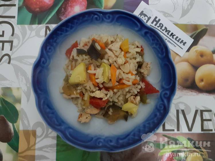Рис с овощами и индейкой на сковороде
