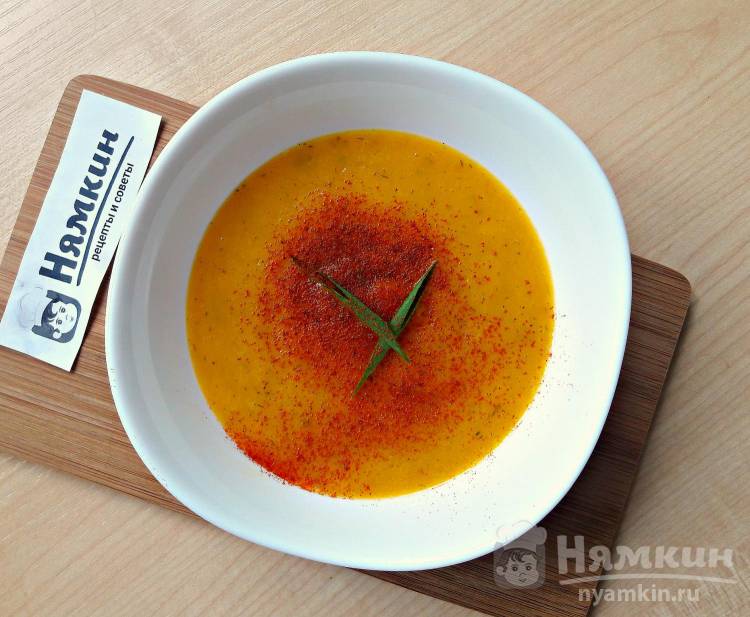 Диетический овощной суп-пюре из кабачков с паприкой и укропом