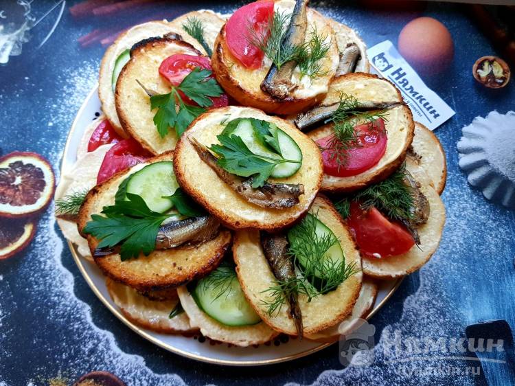 Бутерброды со шпротами «Закусочные» рецепт с фото, как приготовить на азинский.рф