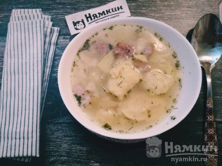 Суп с клецками на заварном тесте с чесноком, тушенкой и картофелем