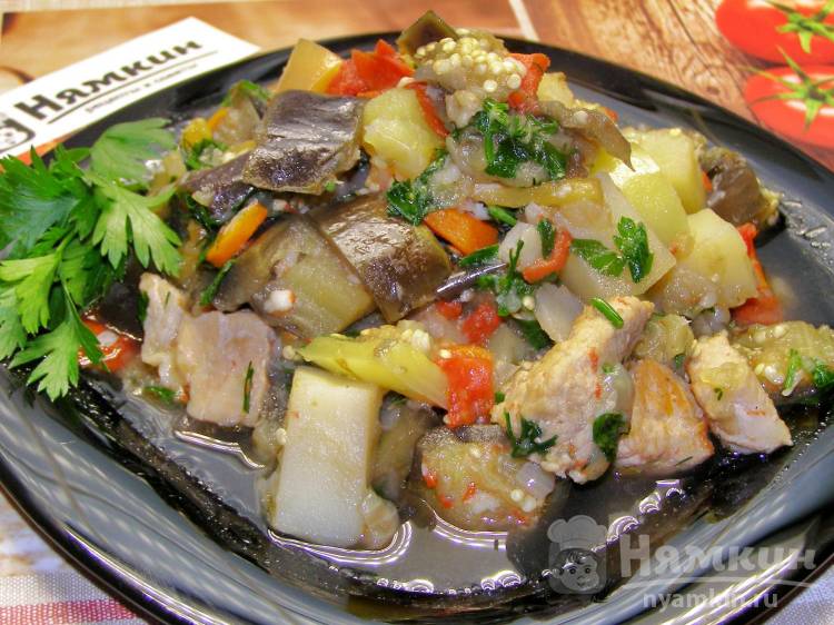 Аджапсандал со свининой и овощами по-кавказски